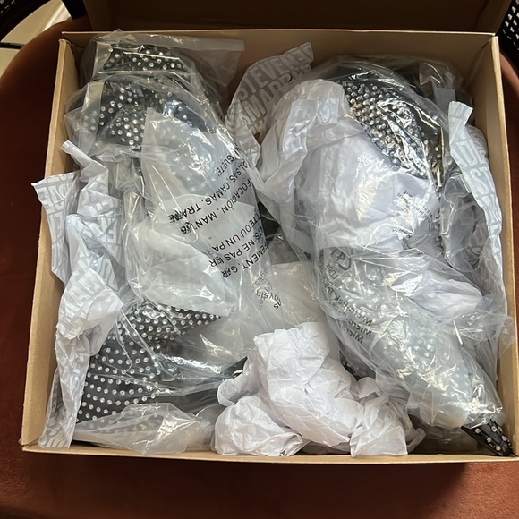 Received them & was too big I wear a 9.5 they had to much room in the back - Picture 6 of 6